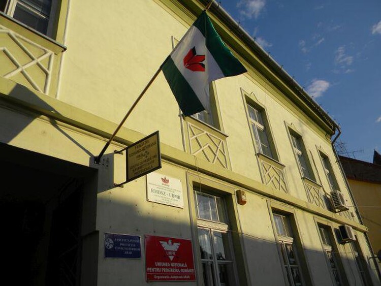 <em>Hír szerkesztése</em> Megvette a székházat az RMDSZ