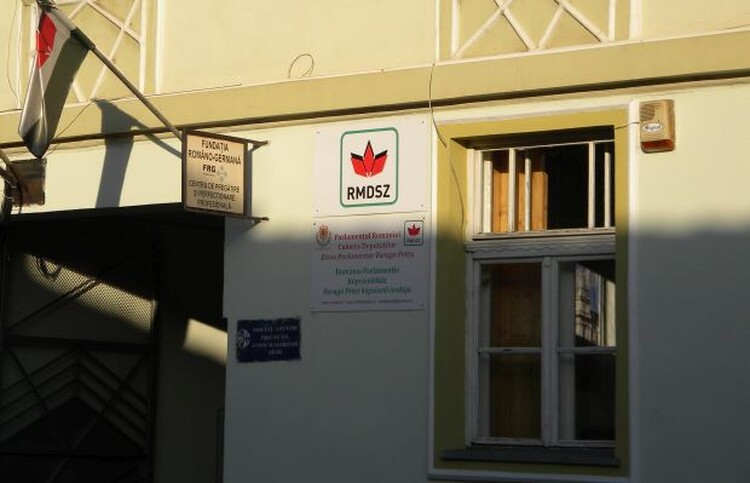 <em>Hír szerkesztése</em> Szünetel az ügyfélfogadás az RMDSZ-nél