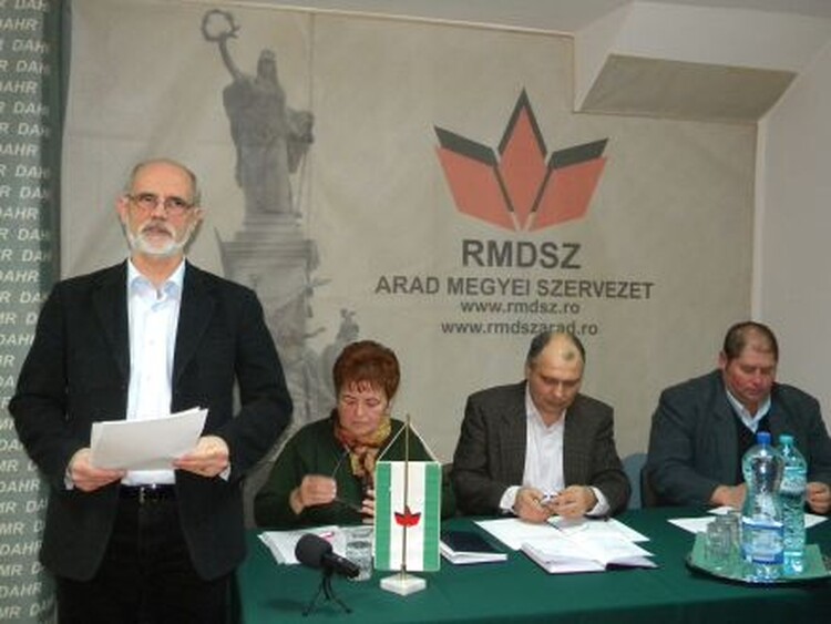 <em>Hír szerkesztése</em> Kongresszusi küldötteket választott az RMDSZ MKT [AUDIÓ]