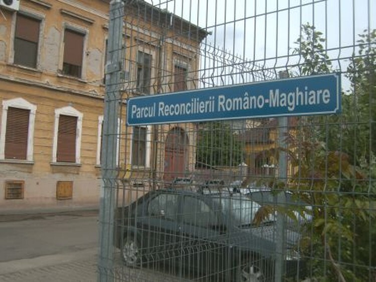 <em>Hír szerkesztése</em> Magyarországi reakciók az aradi magyarellenességre