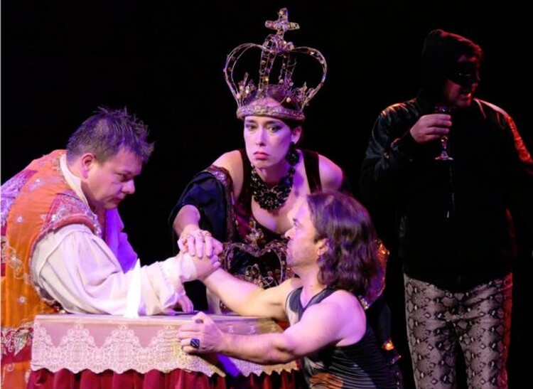 <em>Hír szerkesztése</em> Színházzal indul az új év