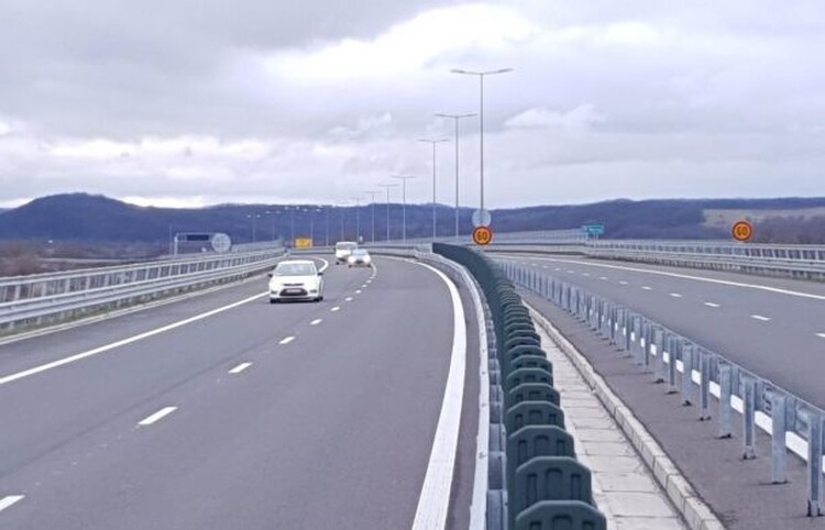 <em>Hír szerkesztése</em> Az útügyi matricák érvényessége nem hosszabbodik meg