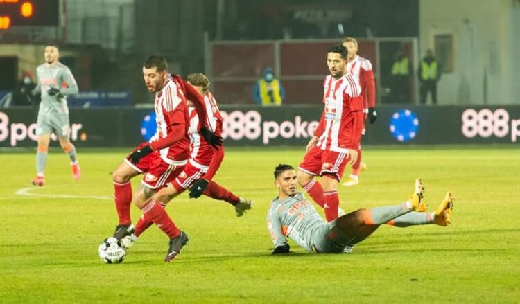 <em>Hír szerkesztése</em> Hullámvölgyben az UTA: zsinórban harmadszor kapott ki