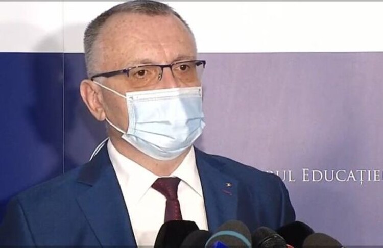 <em>Hír szerkesztése</em> A tanintézetek személyzetének átoltottságától függ a jelenléti oktatás [FRISSÍTVE]