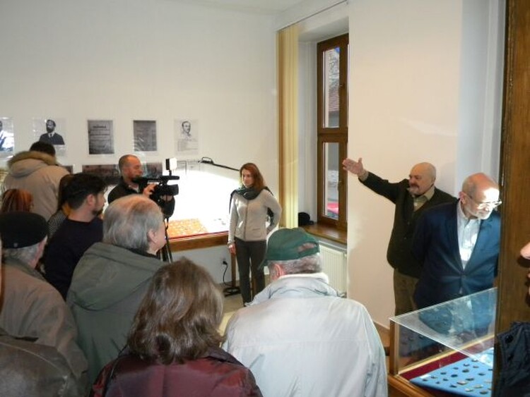 <em>Hír szerkesztése</em> A turizmus története jelvényekben [AUDIÓ]