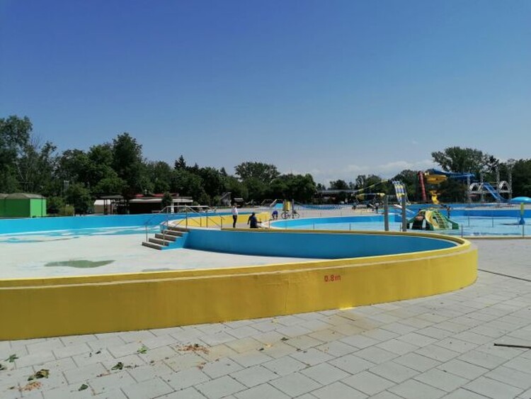 <em>Hír szerkesztése</em> Három nappal korábban nyit a strand