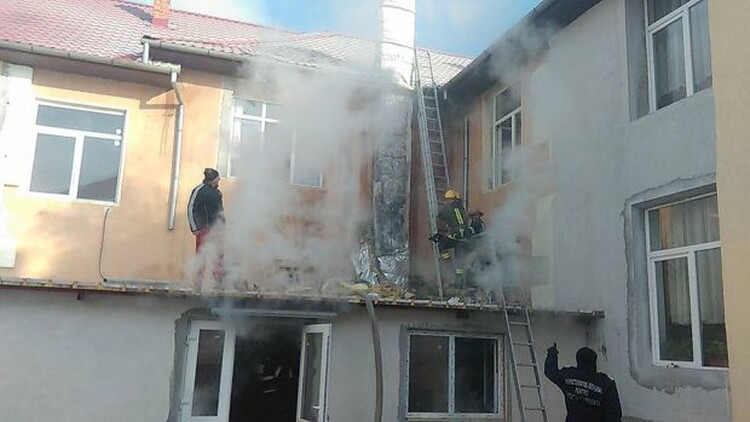 <em>Hír szerkesztése</em> Kigyulladt a szabadhelyi iskola [VIDEÓ]