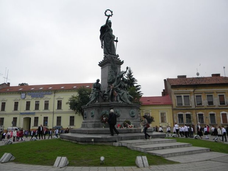 <em>Hír szerkesztése</em> Október 6. Aradon