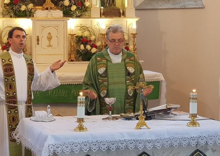 <em>Hír szerkesztése</em> Kényszerű búcsút vett híveitől Szabó Péter plébános