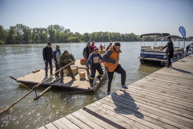 <em>Hír szerkesztése</em> Megérkeztek Szegedre a pillepalacktutajos tűzoltók