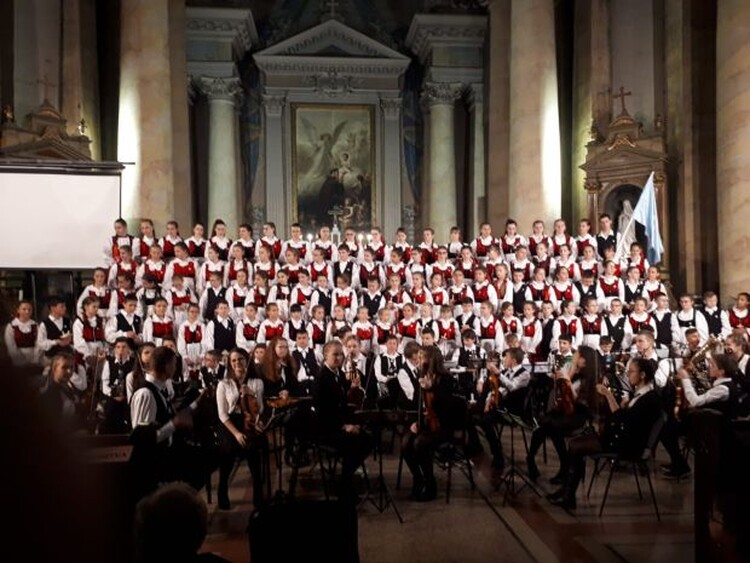 <em>Hír szerkesztése</em> Lélekemelő hangversenyt adott a Szentegyházi Gyermekfilharmónia