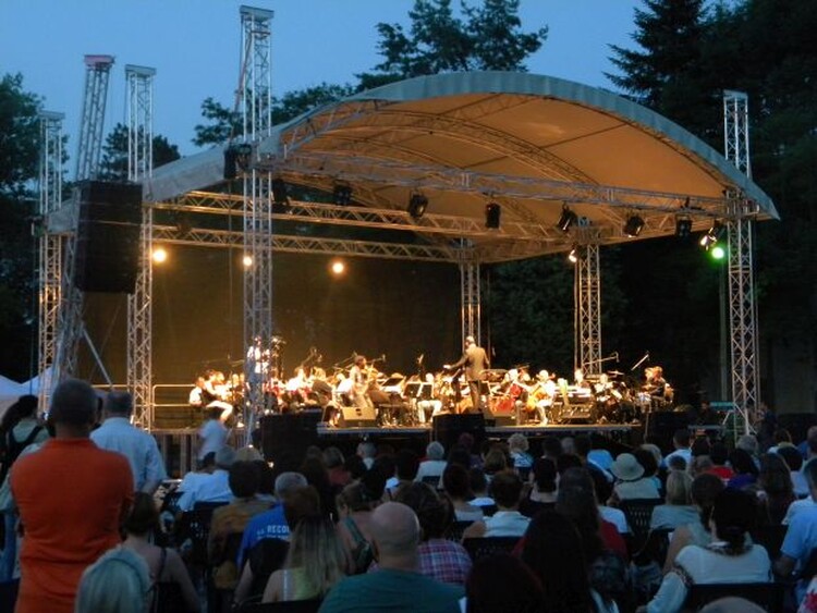 <em>Hír szerkesztése</em> Ismét szimfonikus rockkoncertet szerveznek az Aradi Várban