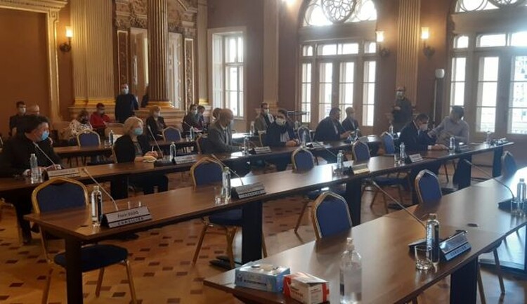 <em>Hír szerkesztése</em> Kvórumhiány miatt nem tehette le a tanácsosi esküt Mészár Sándor