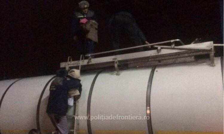 <em>Hír szerkesztése</em> Tartálykocsiban bújtak el a határsértők