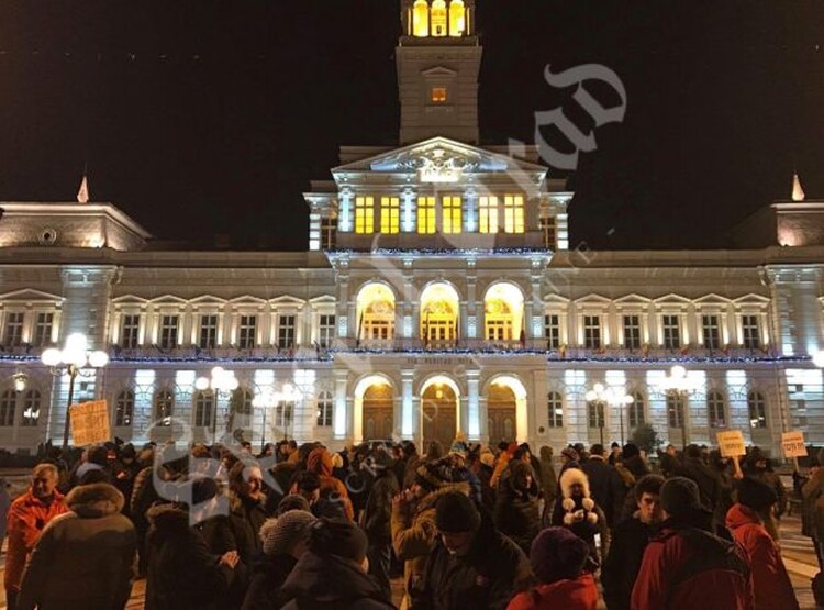 <em>Hír szerkesztése</em> Aradon is tüntettek az amnesztiatörvény és a Btk. módosítása ellen