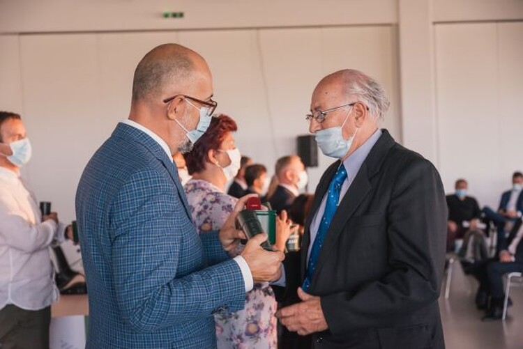 <em>Hír szerkesztése</em> Átadták az Ezüstfenyő-díjakat, Túsz Ferencet is kitüntették