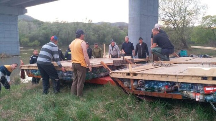 <em>Hír szerkesztése</em> Már Arad megyében tutajoznak a gyergyói tűzoltók