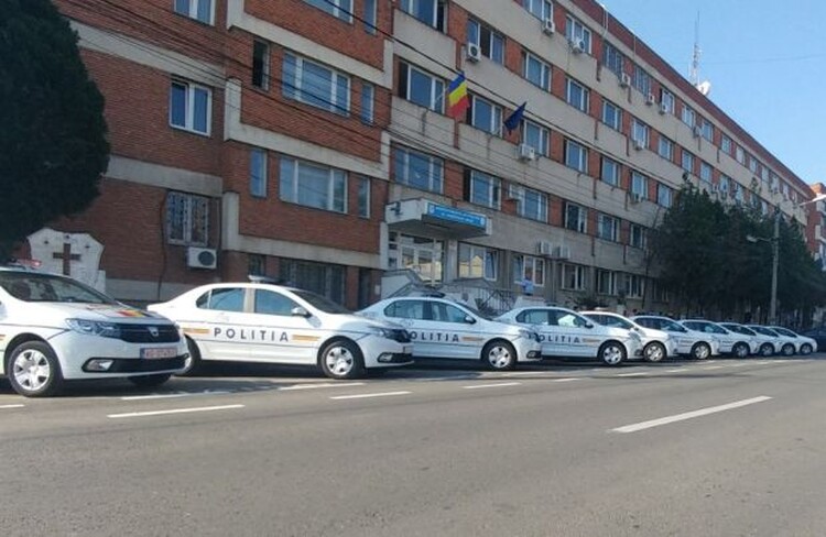 <em>Hír szerkesztése</em> Tizenkét új rendőrautó