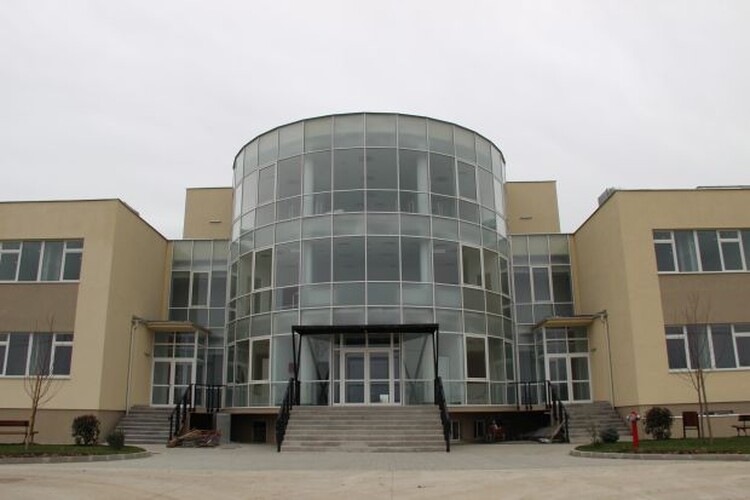 <em>Hír szerkesztése</em> Új szülészetet ígér a megyei tanácselnök