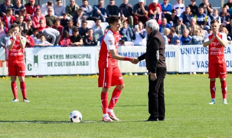 <em>Hír szerkesztése</em> Jenei Imrét köszöntötték a gól nélküli UTA–Várad meccsen