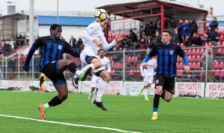 <em>Hír szerkesztése</em> Műfű, műfoci