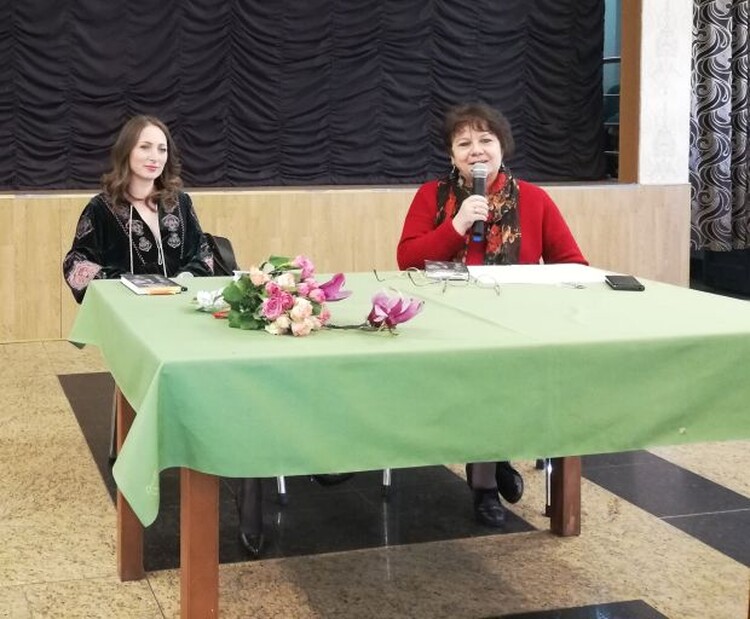 <em>Hír szerkesztése</em> Hámozottak – Vajda Anna Noémi én-történetei [AUDIÓ]