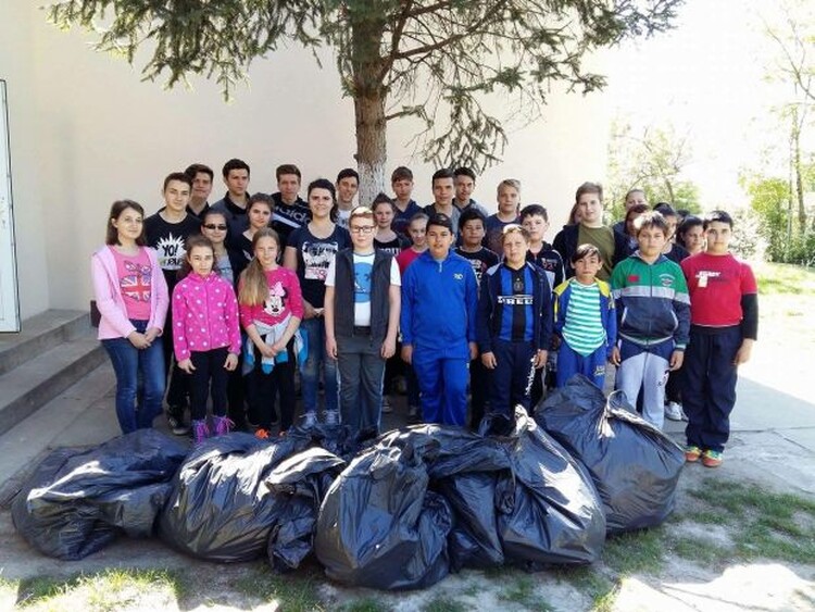 <em>Hír szerkesztése</em> Szemetet gyűjtöttek a zimándi fiatalok