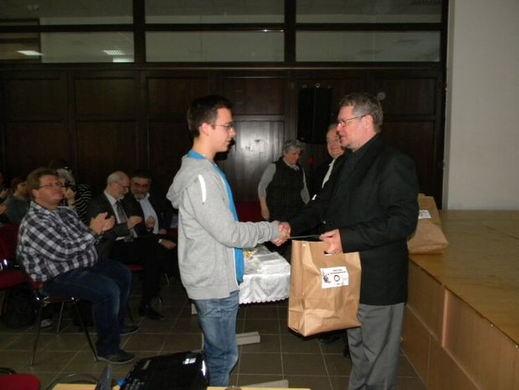 <em>Hír szerkesztése</em> Magyar matematikatanárok módszertana ma