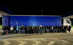 <em>Hír szerkesztése</em> Negyven migránst találtak egy kamionban