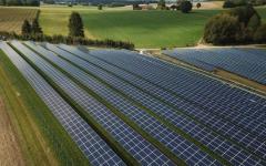 <em>Hír szerkesztése</em> Nyáron kezdik építeni Európa legnagyobb napelemparkját Arad megyében