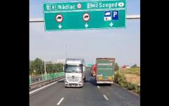 <em>Hír szerkesztése</em> A forgalommal szemben haladt az autópályán egy török kamionos